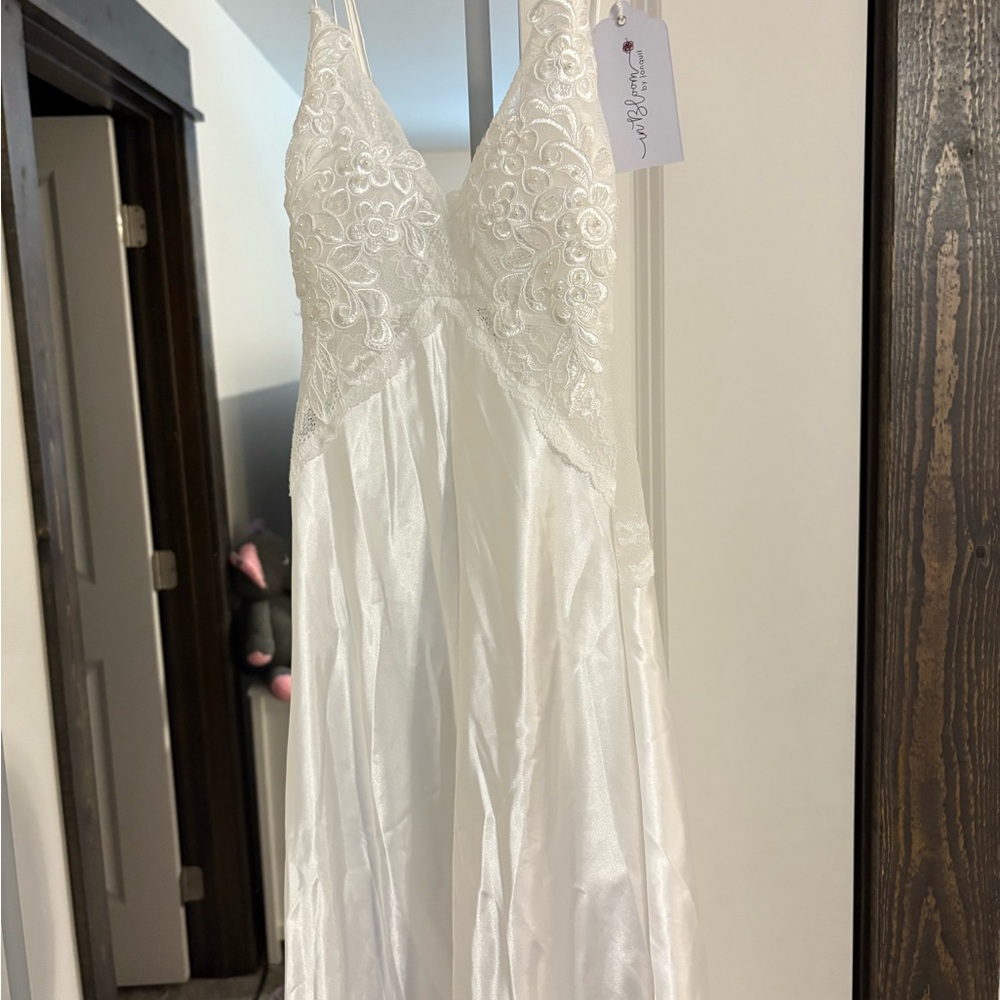 White Embellished Tiered Sleeveless Chemise